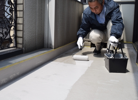 【動画】ベランダ床の塗装　~簡易防水塗料~